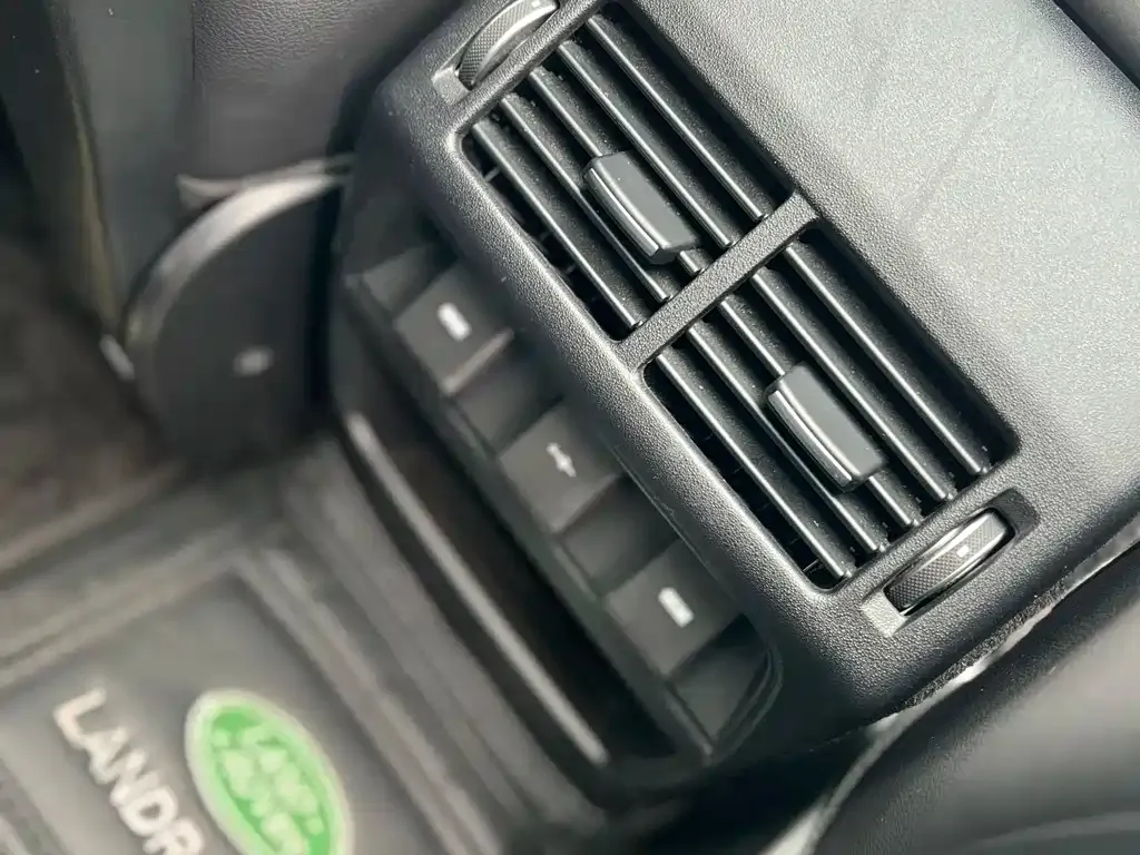 Land Rover Discovery Sport Hybrid — фото 4