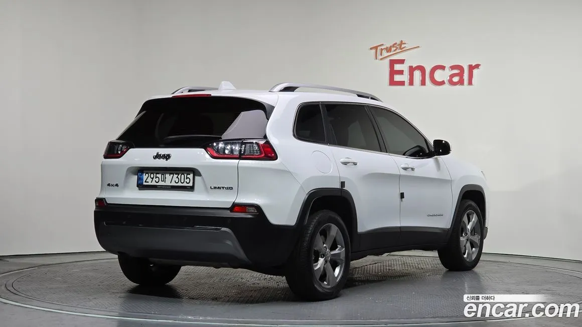 Jeep Cherokee — фото 7