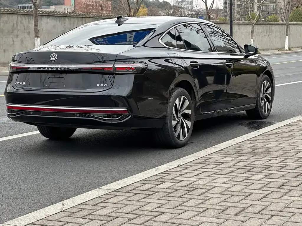 Volkswagen Passat — фото 10