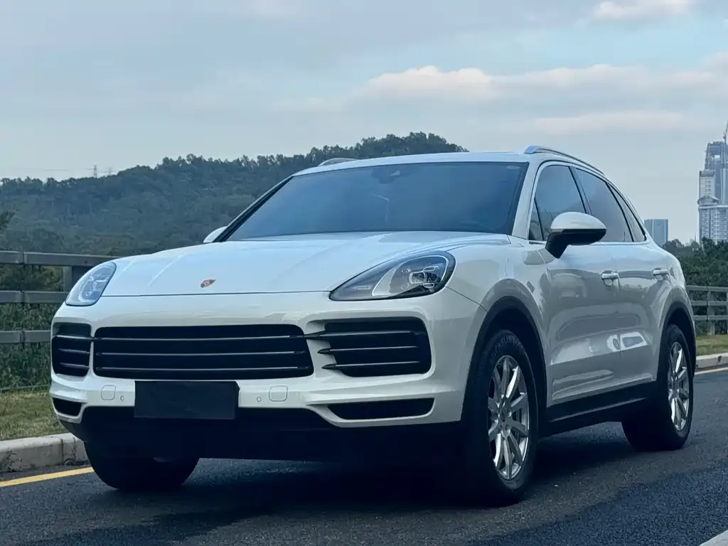 Porsche Cayenne — фото 1