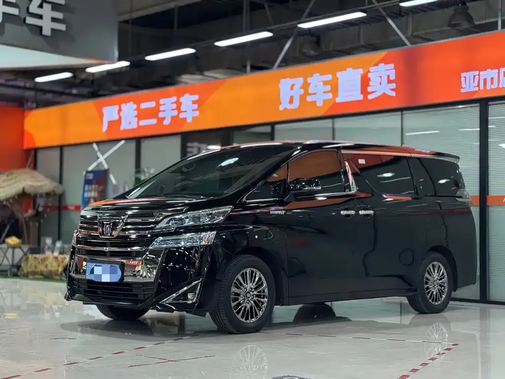 Toyota Vellfire — фото 1