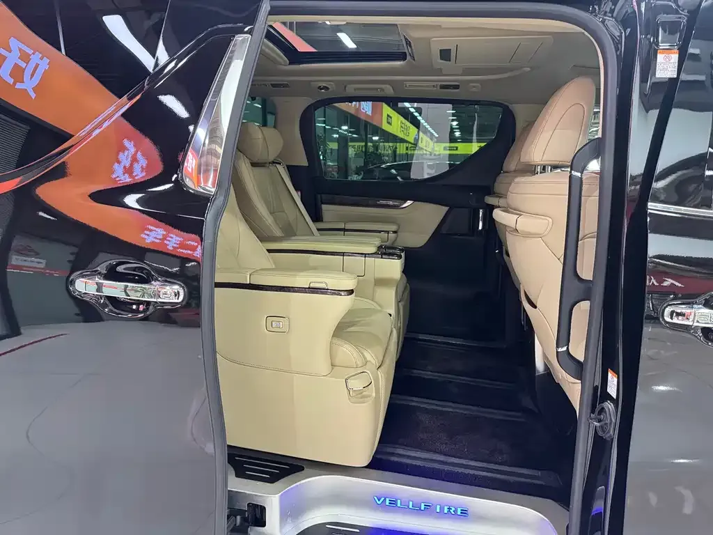 Toyota Vellfire — фото 5