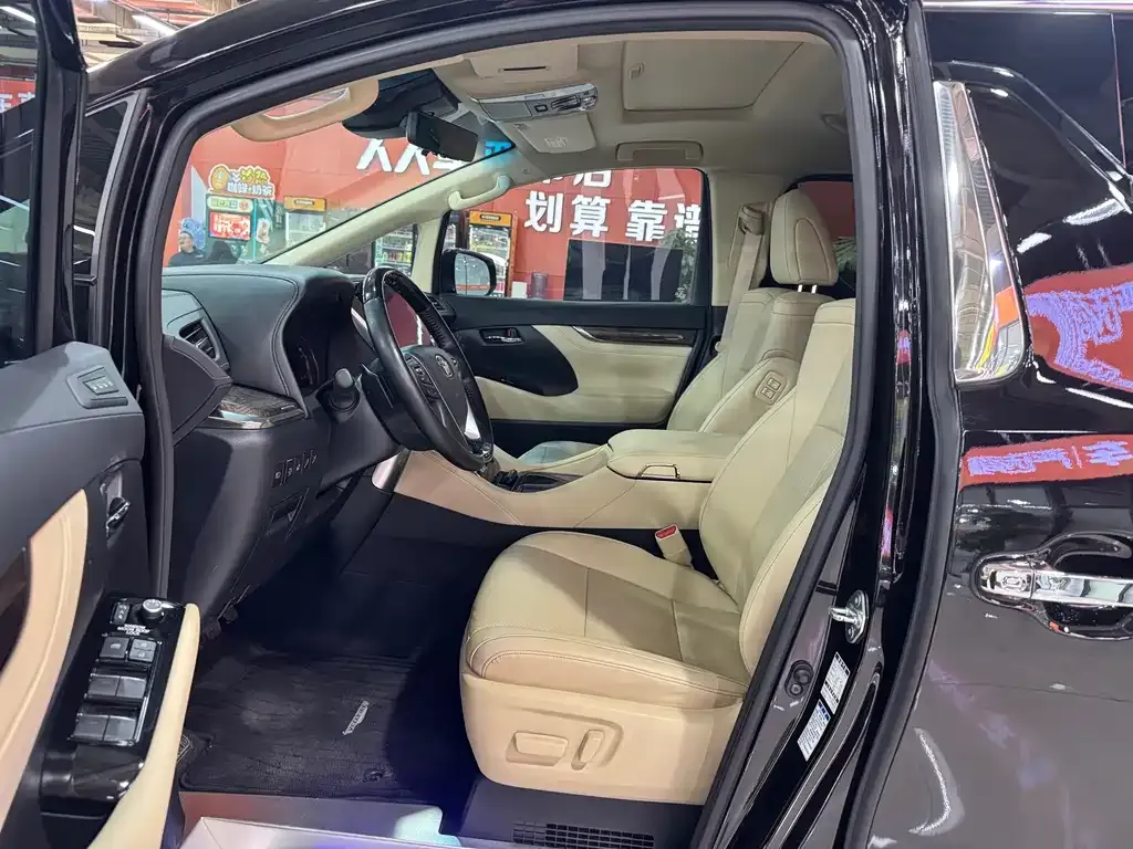Toyota Vellfire — фото 9