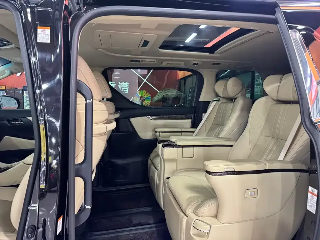 Toyota Vellfire — фото 7
