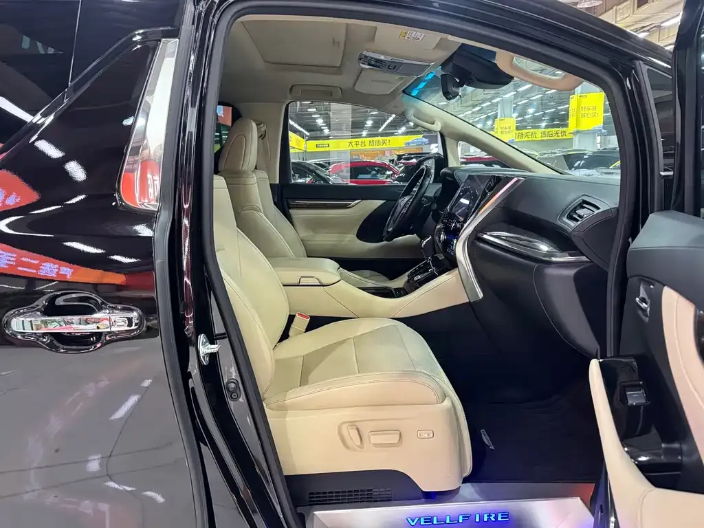 Toyota Vellfire — фото 3