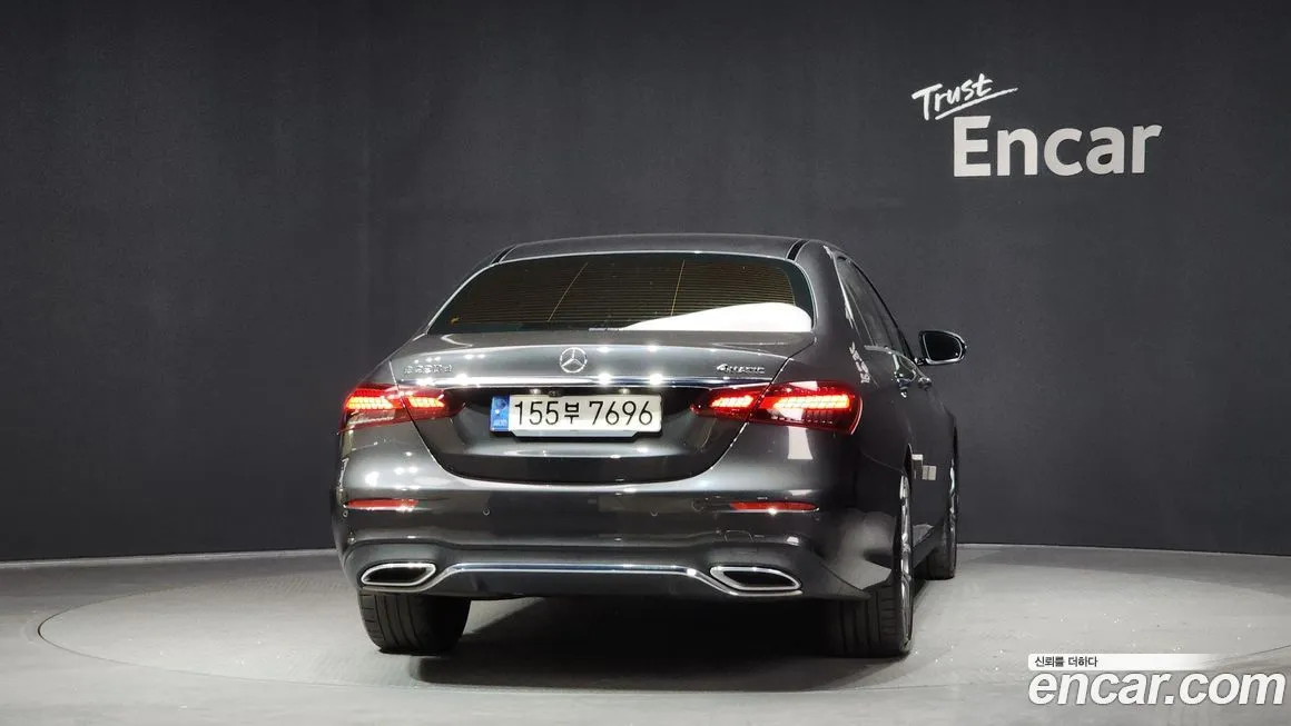Mercedes-Benz E-Class — фото 2