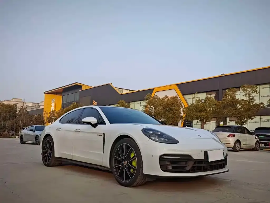 Porsche Panamera Hybrid — фото 1