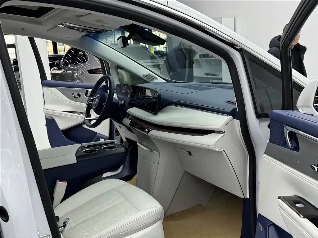 Buick GL8 Hybrid — фото 5