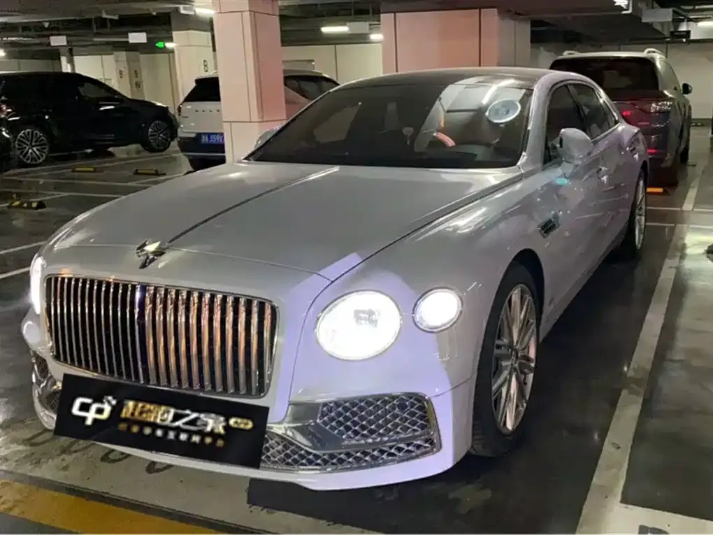 Bentley Flying Spur — фото 1