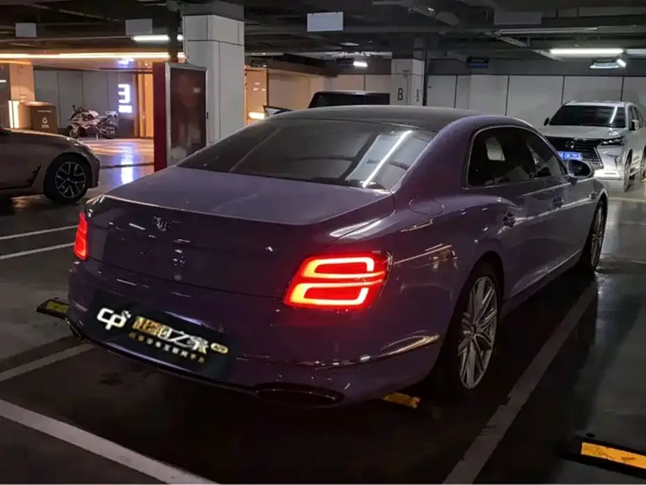 Bentley Flying Spur — фото 3