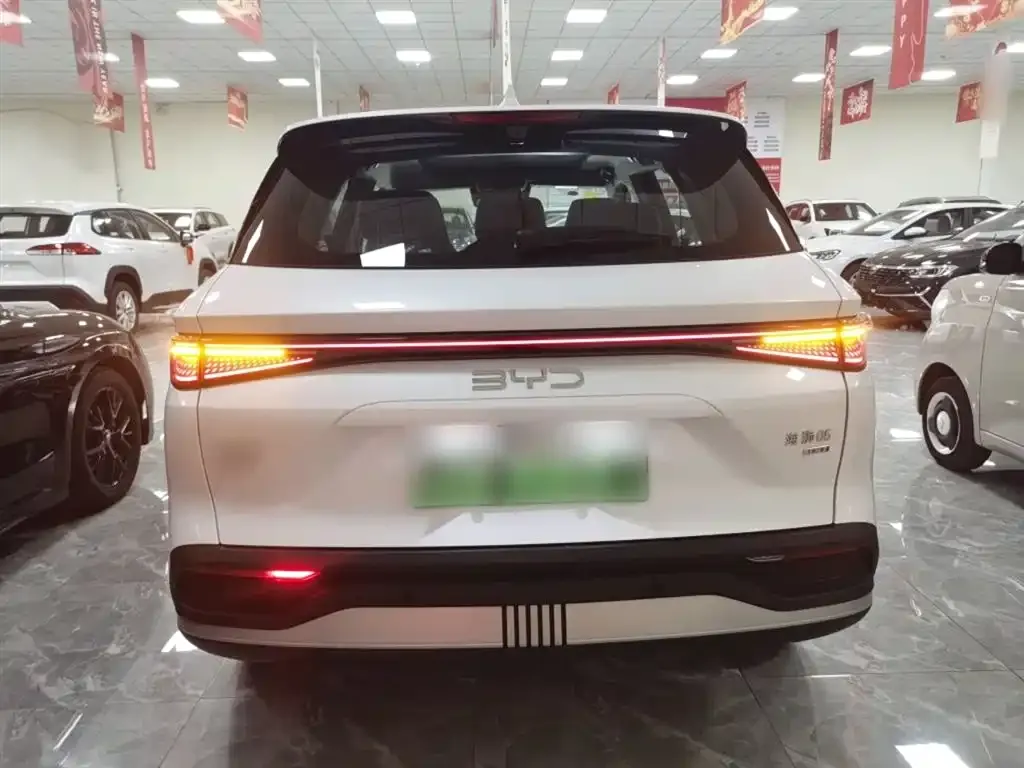 BYD Seal 05 DM-i — фото 8