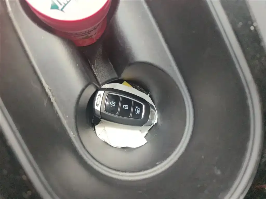 Hyundai Elantra — фото 2