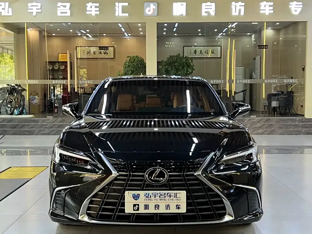 Lexus ES — фото 1
