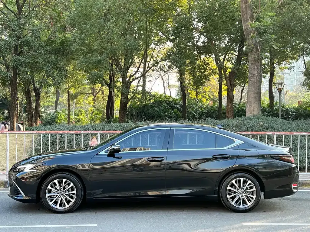 Lexus ES — фото 10