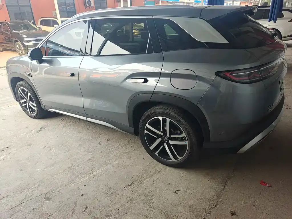 BYD L DM-i — фото 10