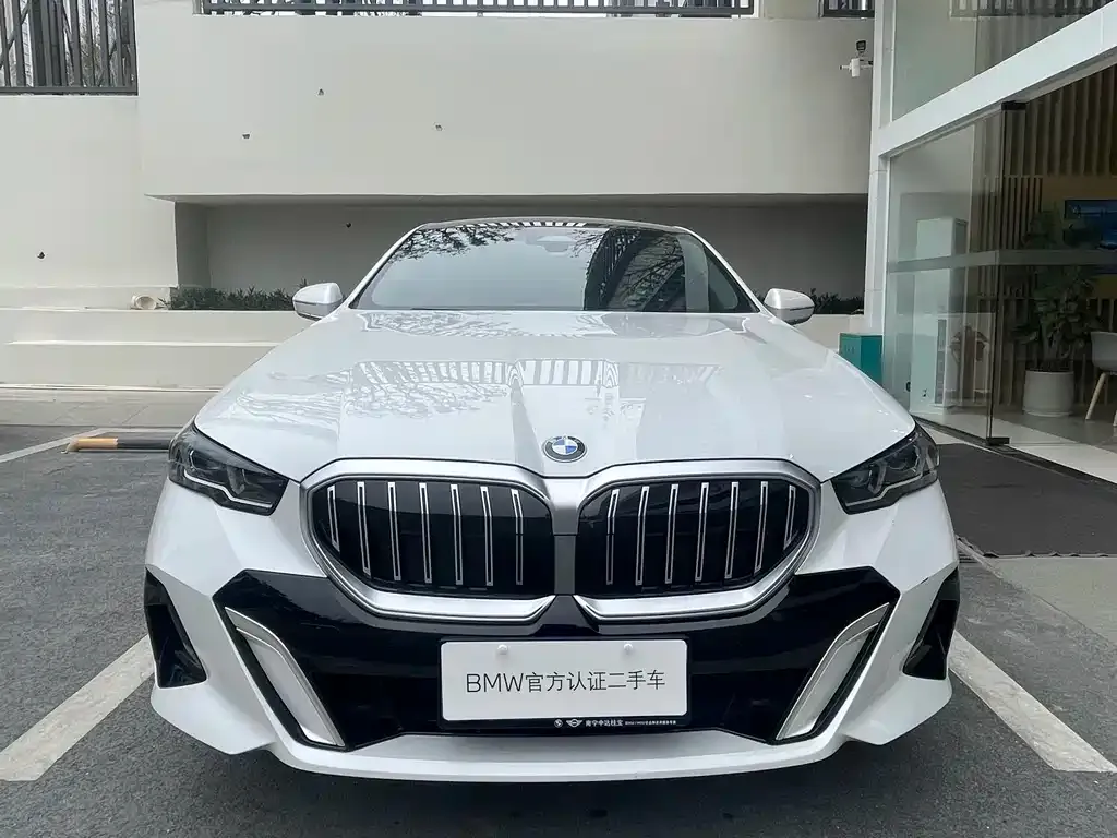 BMW 5 Series — фото 2
