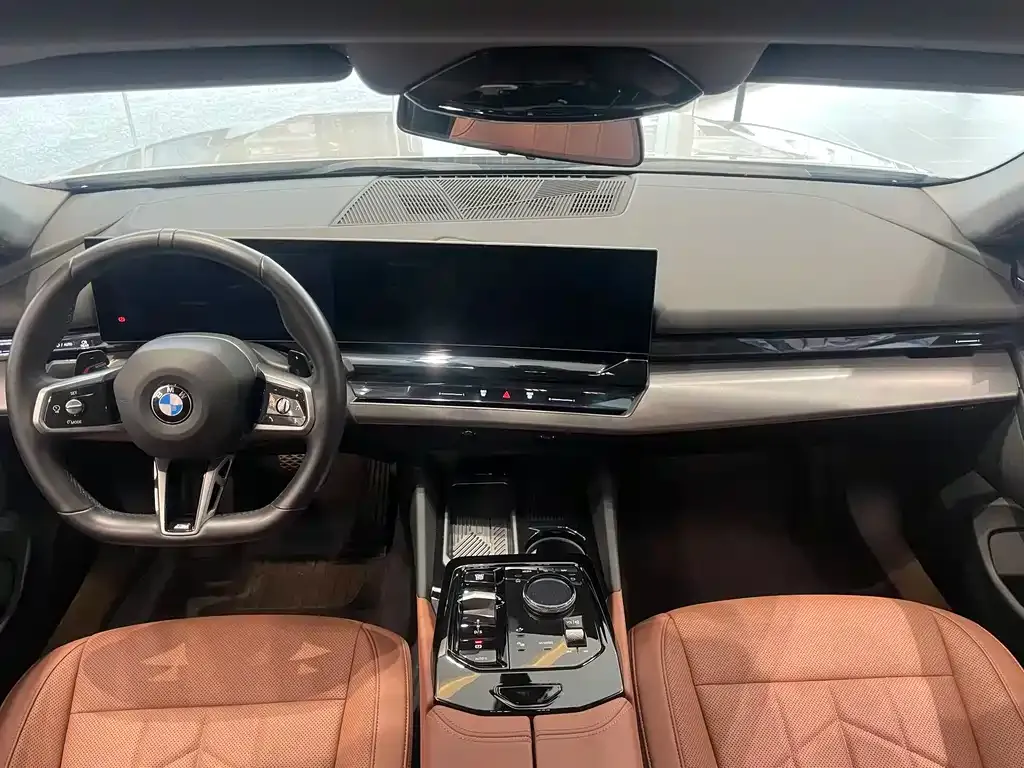 BMW 5 Series — фото 5