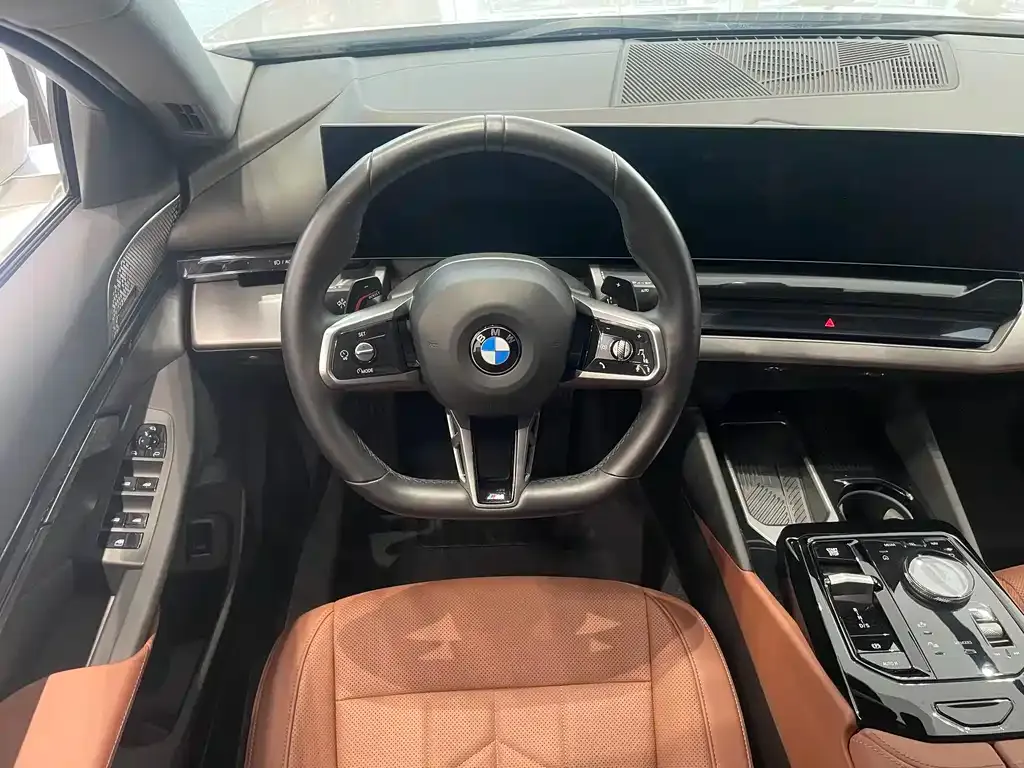 BMW 5 Series — фото 10