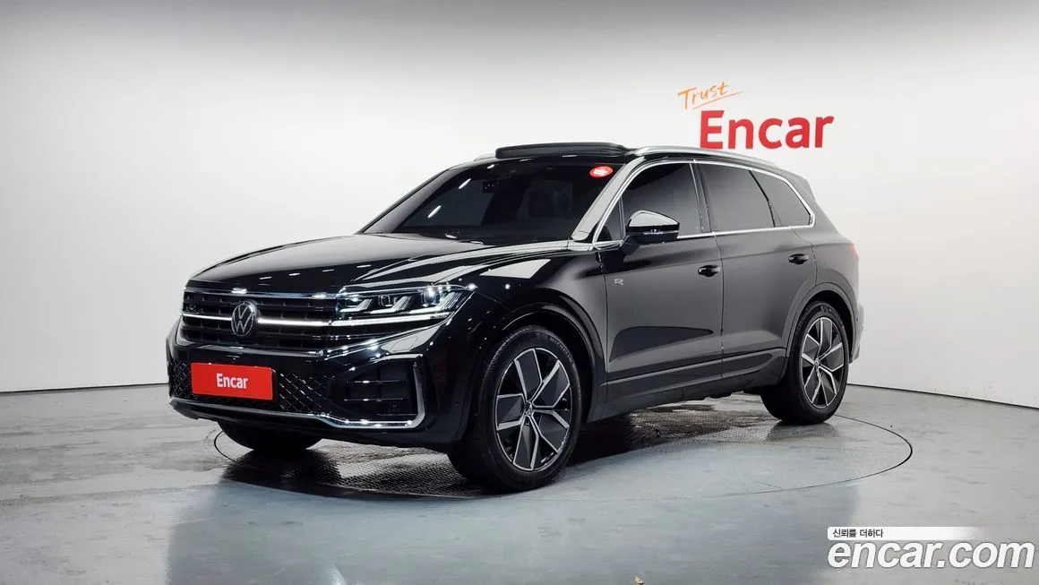 Volkswagen Touareg — фото 1