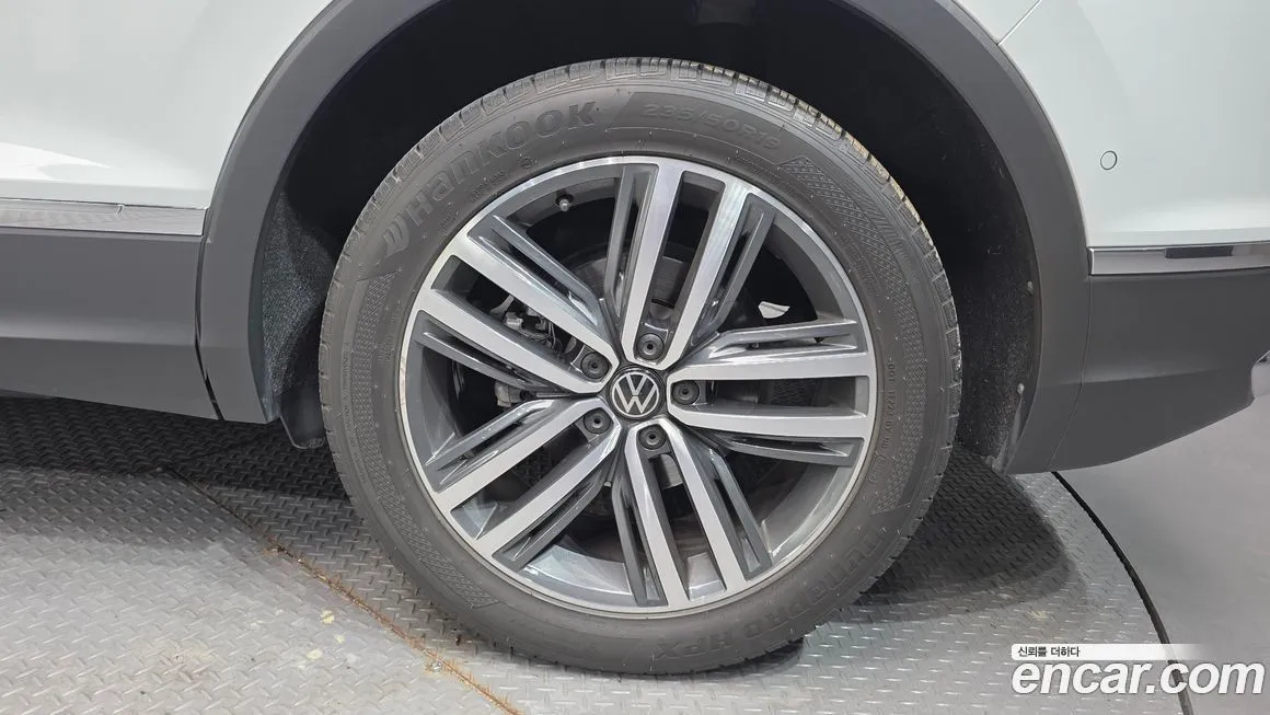 Volkswagen Tiguan — фото 6