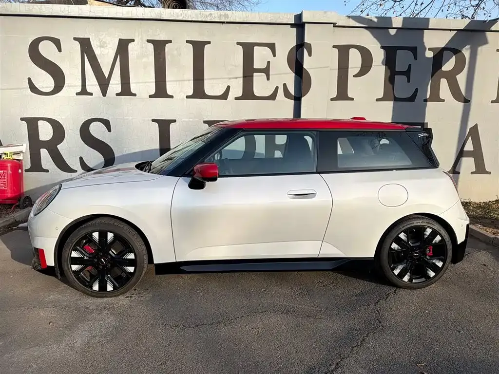 MINI JCW Electric — фото 4