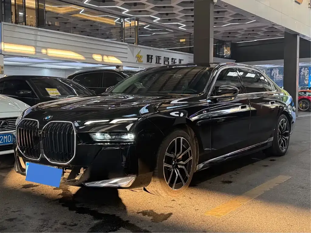 BMW 7 Series — фото 1