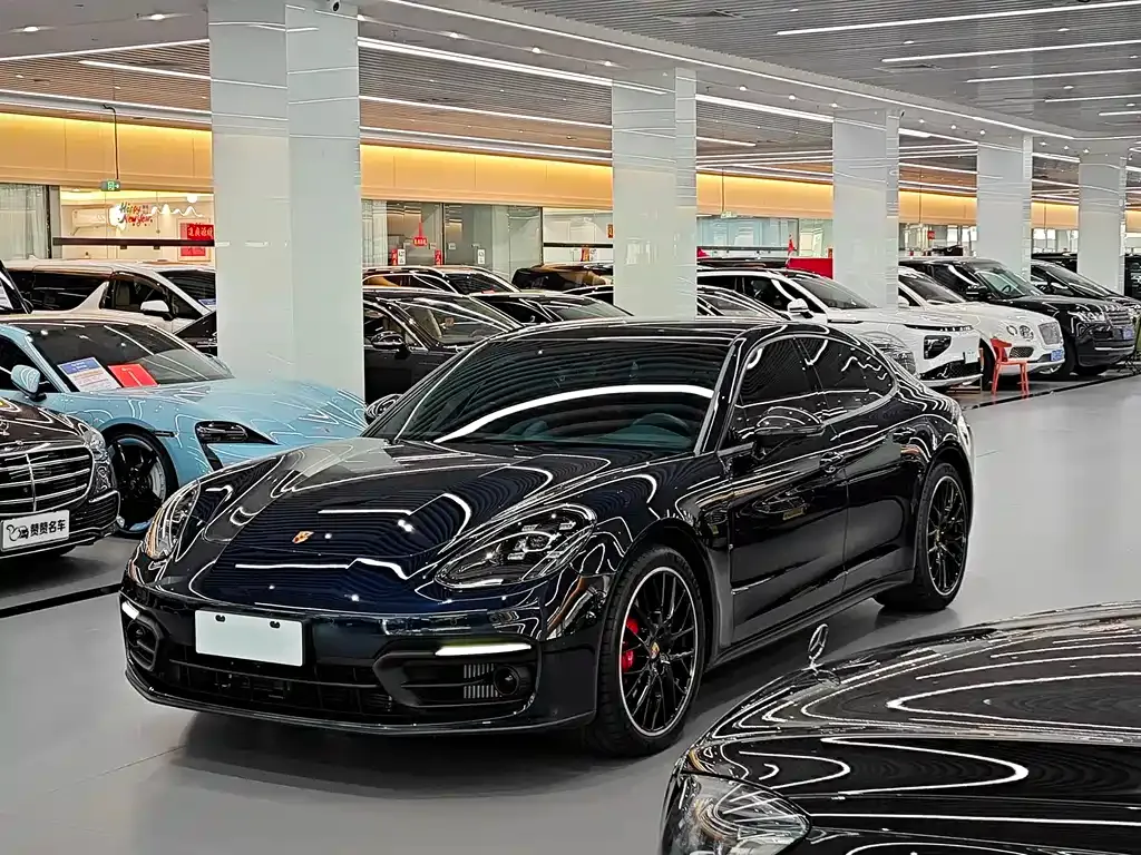Porsche Panamera — фото 1