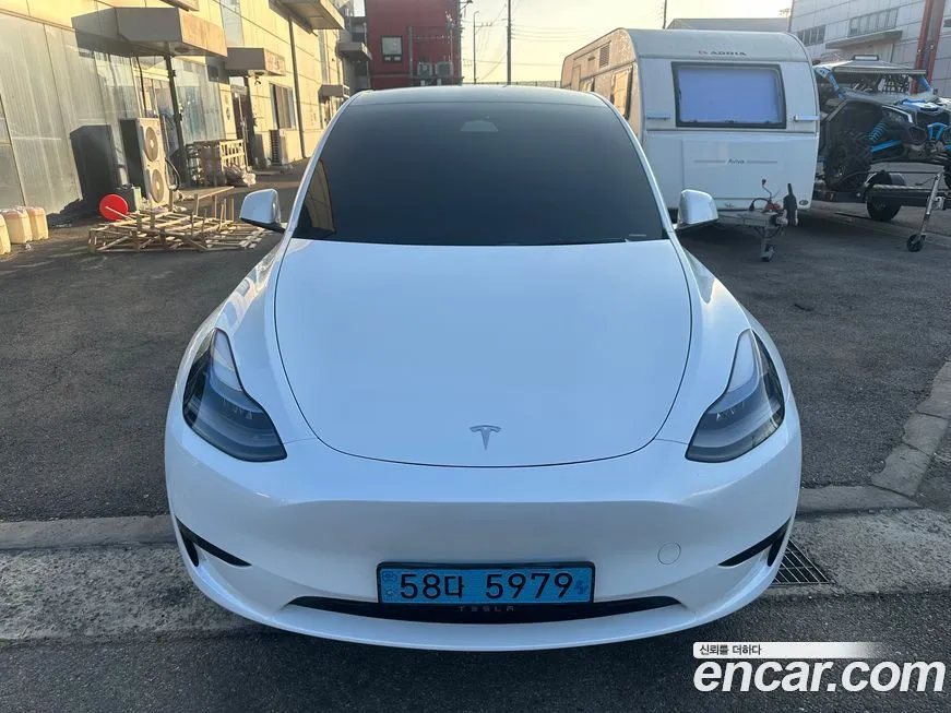 Tesla Model Y — фото 1