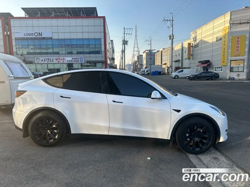 Tesla Model Y — фото 6