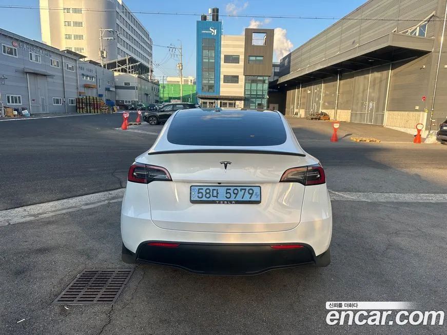 Tesla Model Y — фото 5