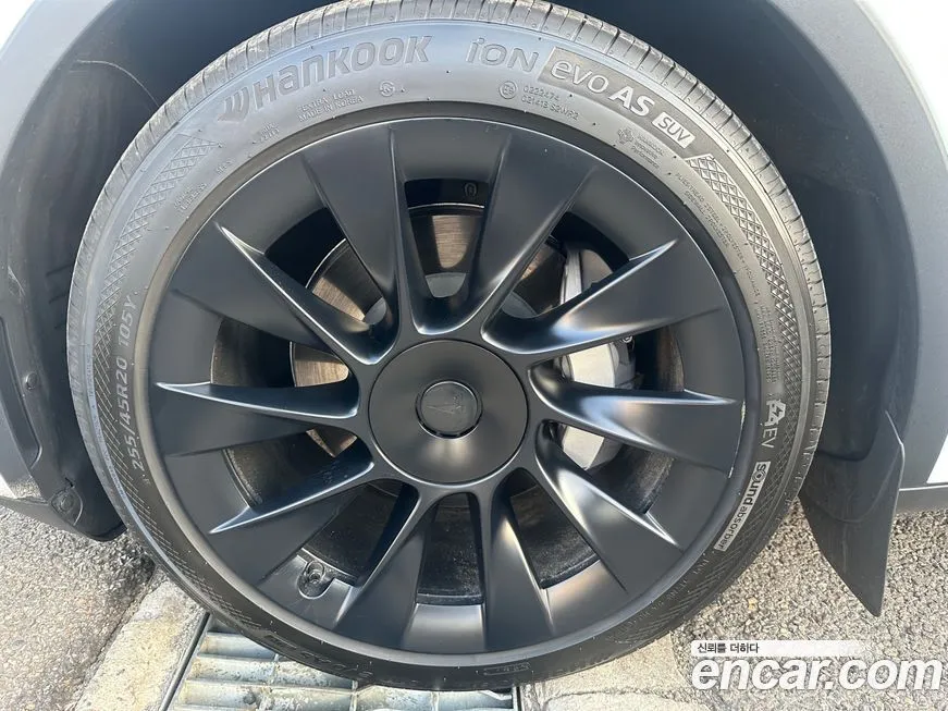 Tesla Model Y — фото 7