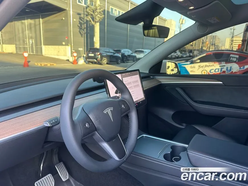 Tesla Model Y — фото 10