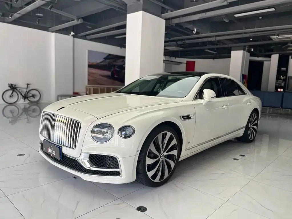Bentley Flying Spur — фото 1