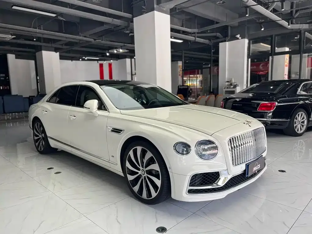Bentley Flying Spur — фото 3