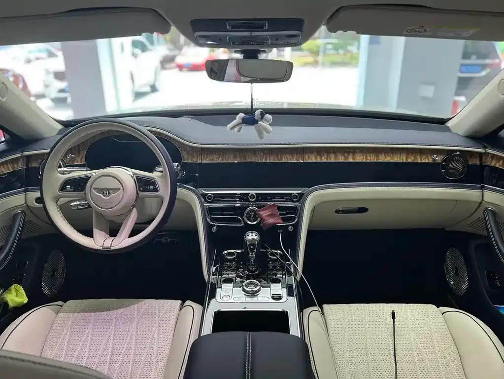 Bentley Flying Spur — фото 9