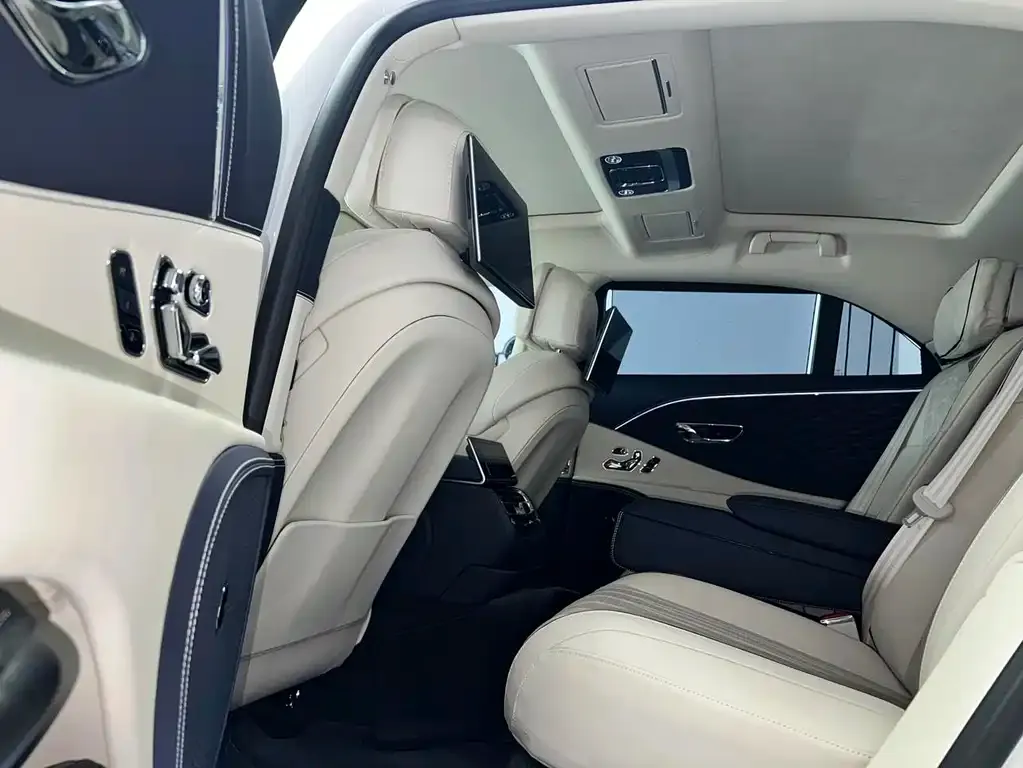 Bentley Flying Spur — фото 2