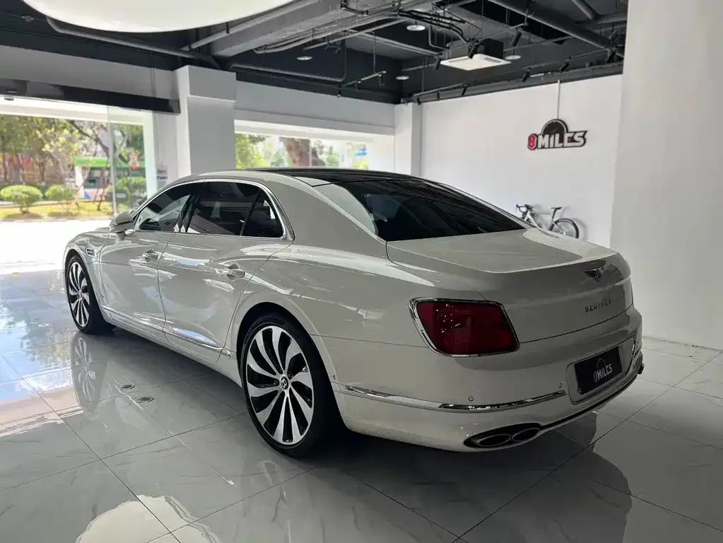 Bentley Flying Spur — фото 4