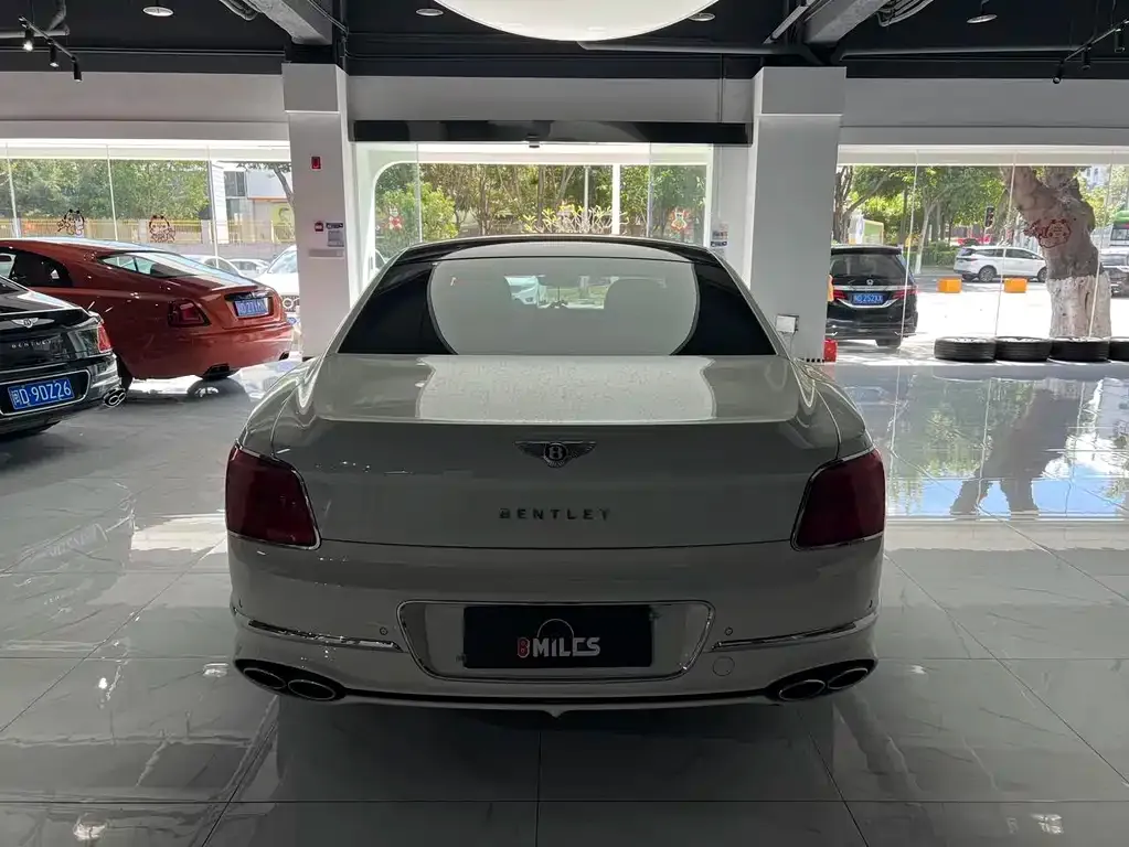 Bentley Flying Spur — фото 6
