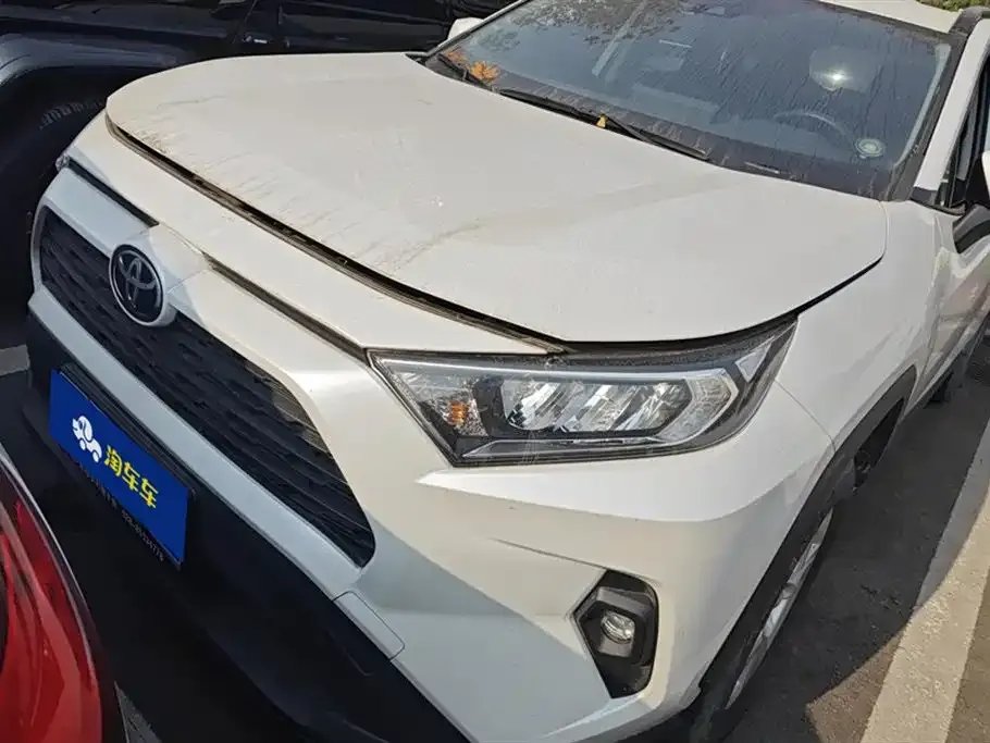 Toyota RAV4 — фото 1