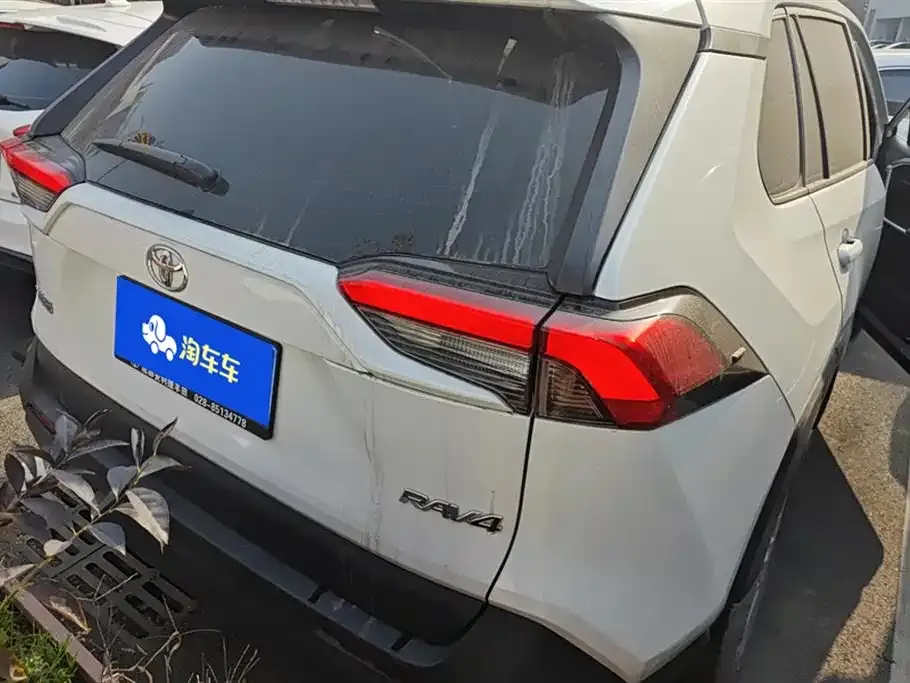 Toyota RAV4 — фото 10