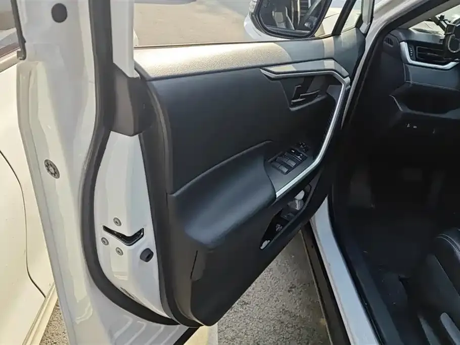 Toyota RAV4 — фото 2