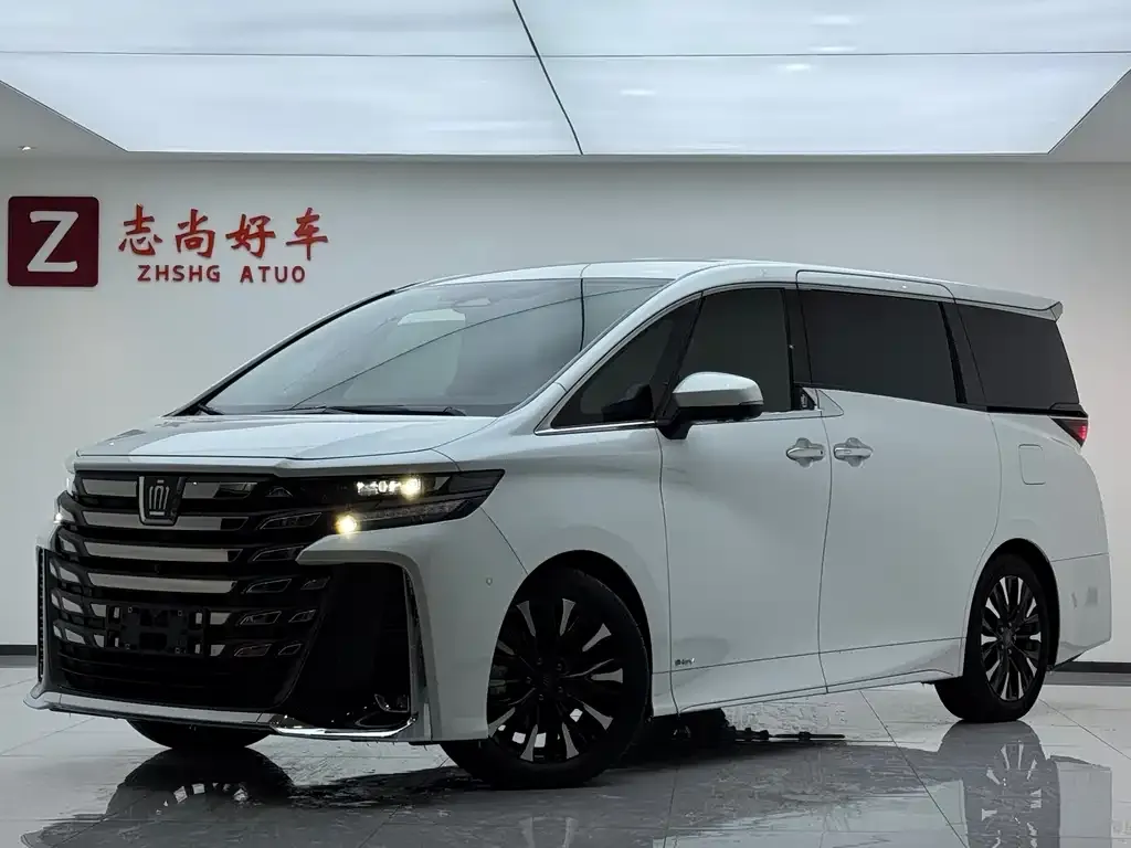 Toyota Vellfire — фото 1