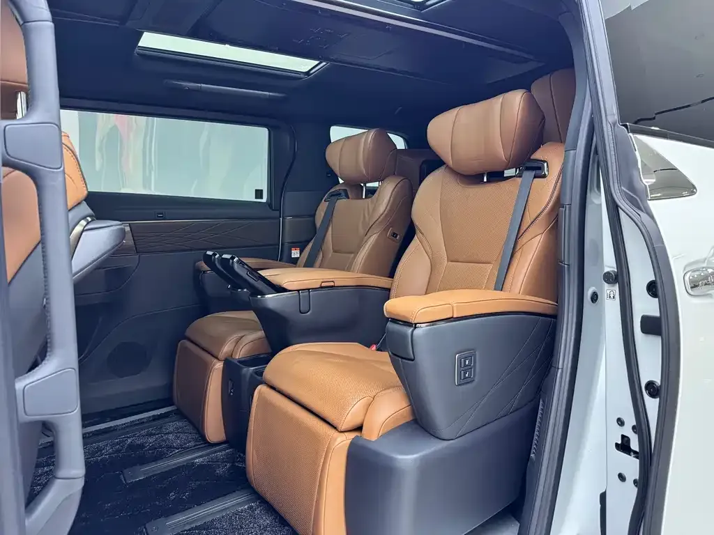 Toyota Vellfire — фото 2