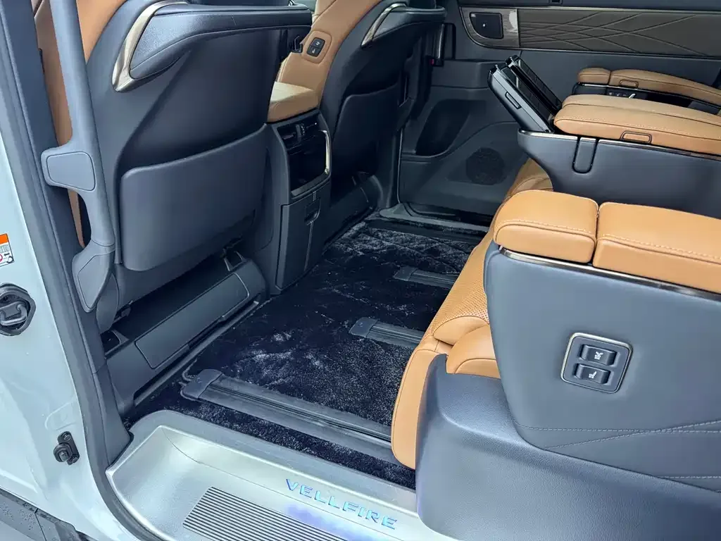Toyota Vellfire — фото 9