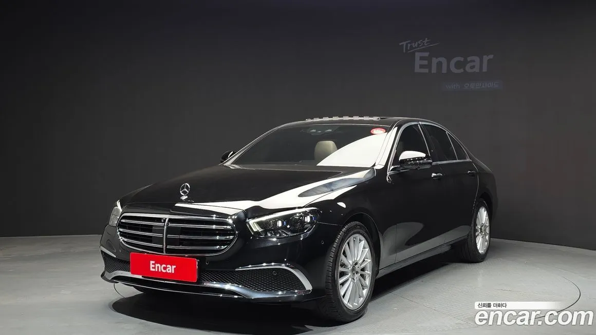Mercedes-Benz E-Class — фото 1