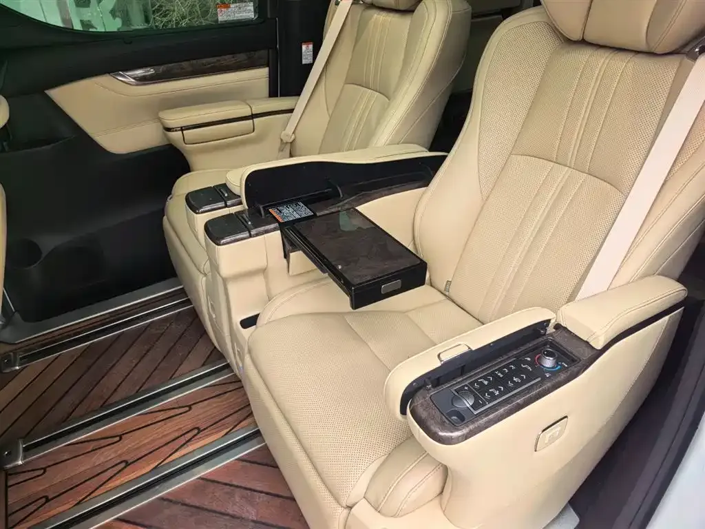 Toyota Alphard — фото 6