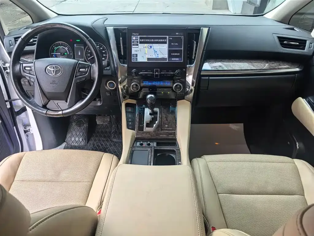 Toyota Alphard — фото 7