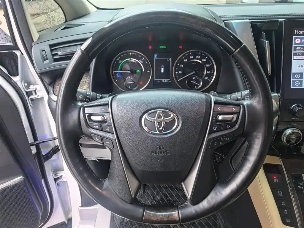 Toyota Alphard — фото 3