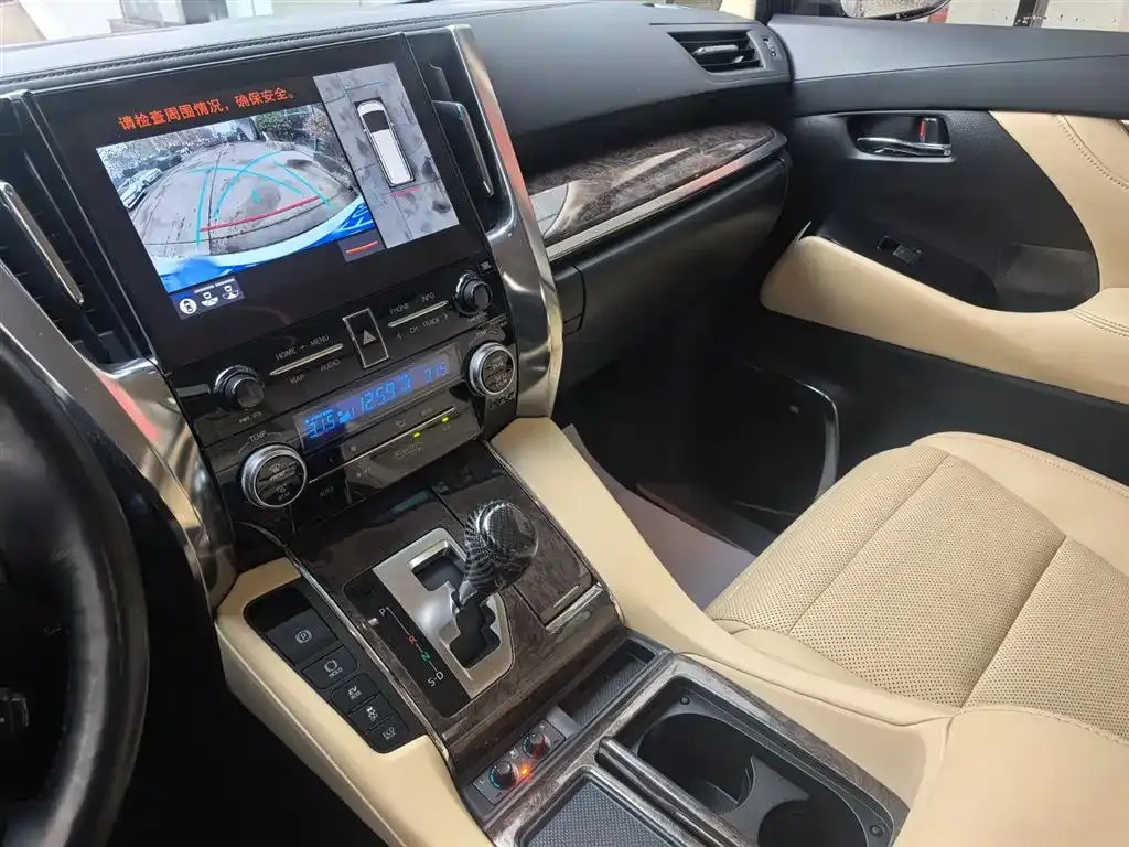 Toyota Alphard — фото 2