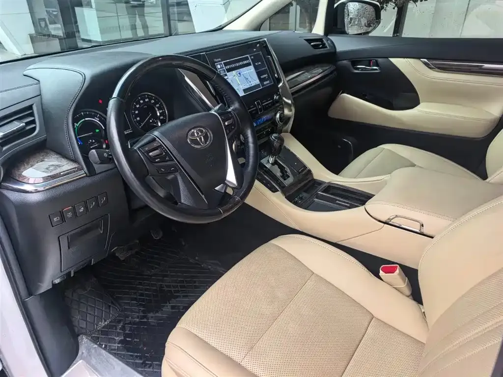 Toyota Alphard — фото 8